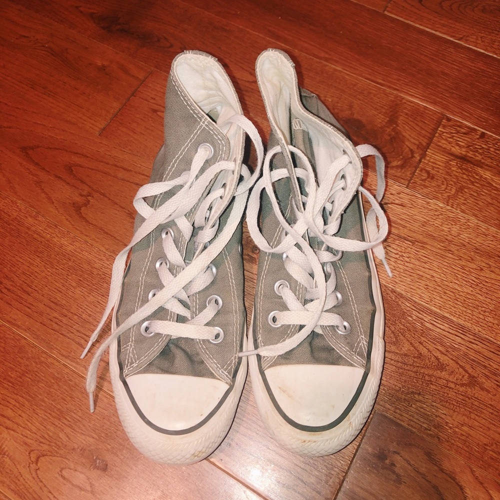 grey converse